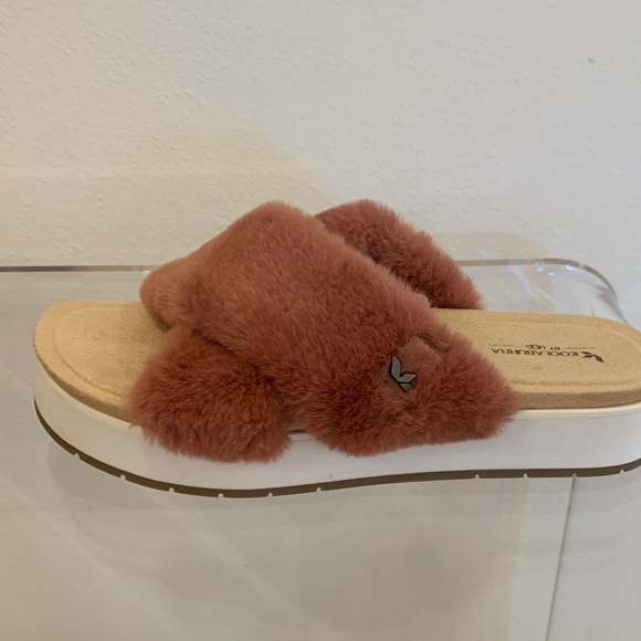 Koolaburra by UGG Pink Fluffy Slippers - Picture 4 of 9